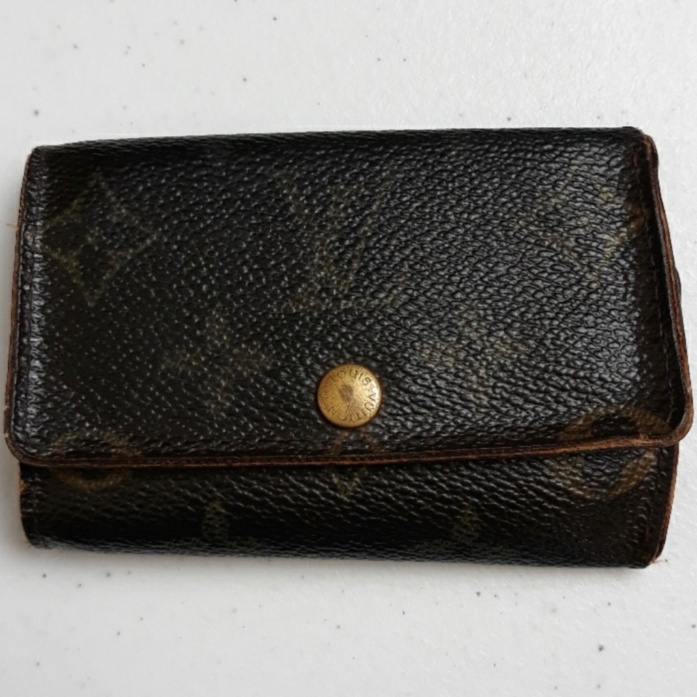 Authentic Louis Vuitton 6-Key Holder